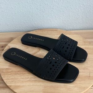 Journee Collection Womens Brodie Flat Sandals 9M
New